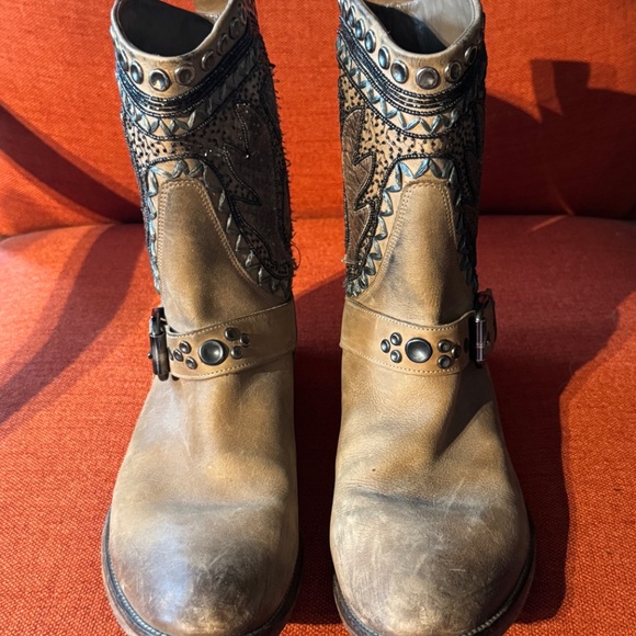 Embroidered Italian Leather Studded Western Boot in Tan Size 40 - Picture 2 of 16